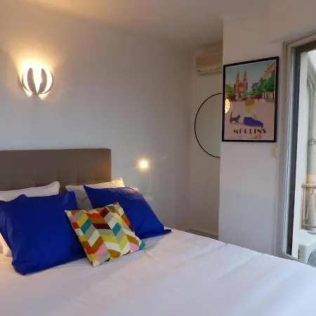 Panoramique Au Centre De Avec Terrasse, 2 Chambres, Et Equipements Modernes - Fr-1-489-412 Moulins (Allier)