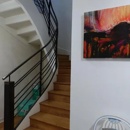 Panoramique Au Centre De Avec Terrasse, 2 Chambres, Et Equipements Modernes - Fr-1-489-412 *