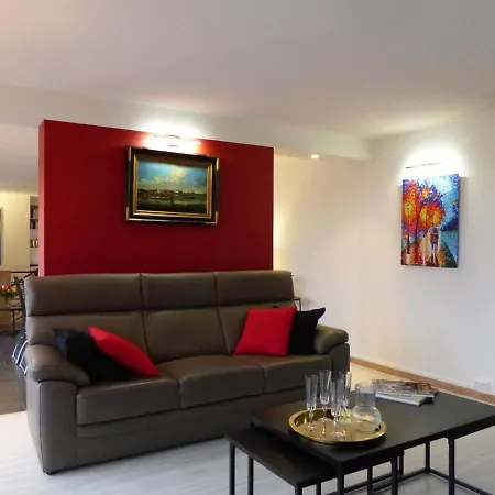 Panoramique Au Centre De Avec Terrasse, 2 Chambres, Et Equipements Modernes - Fr-1-489-412 Moulins (Allier)