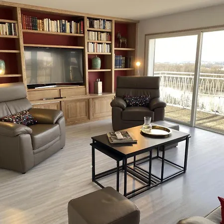Daire Panoramique Au Centre De Avec Terrasse, 2 Chambres, Et Equipements Modernes - Fr-1-489-412 Moulins (Allier)