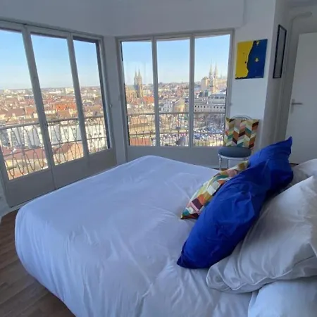 Panoramique Au Centre De Avec Terrasse, 2 Chambres, Et Equipements Modernes - Fr-1-489-412 Moulins (Allier)